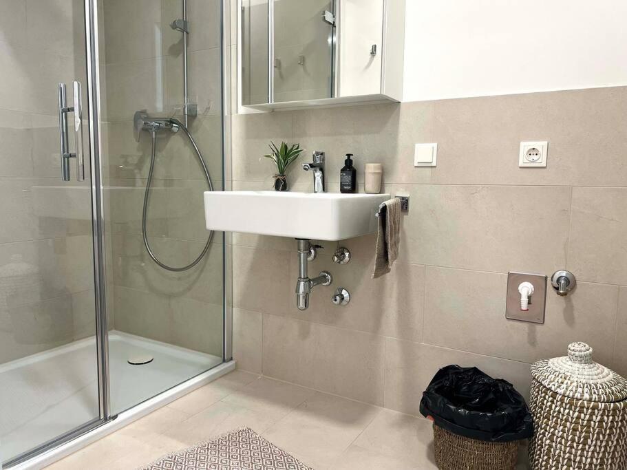 וינה Donaublick Oasis: Stylische Wohnung מראה חיצוני תמונה